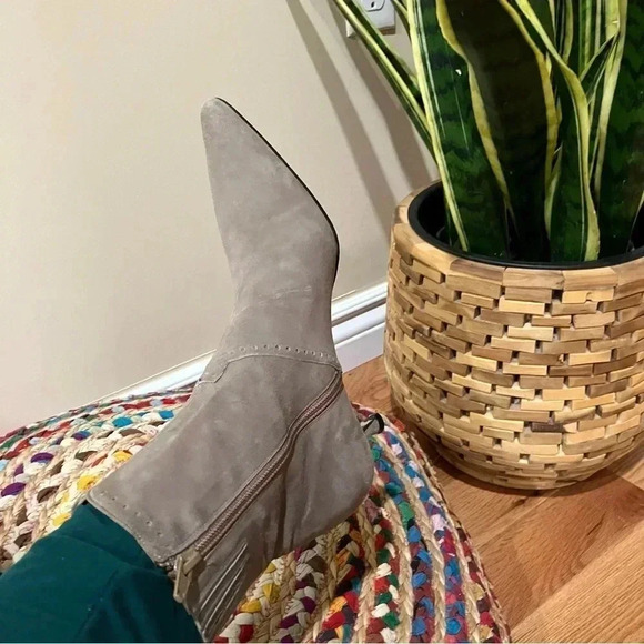 Warren Edwards  grey suede pointed toe kitten heel leopard soles ankle boots - Picture 4 of 10